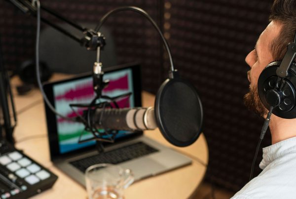 voz en off comercial